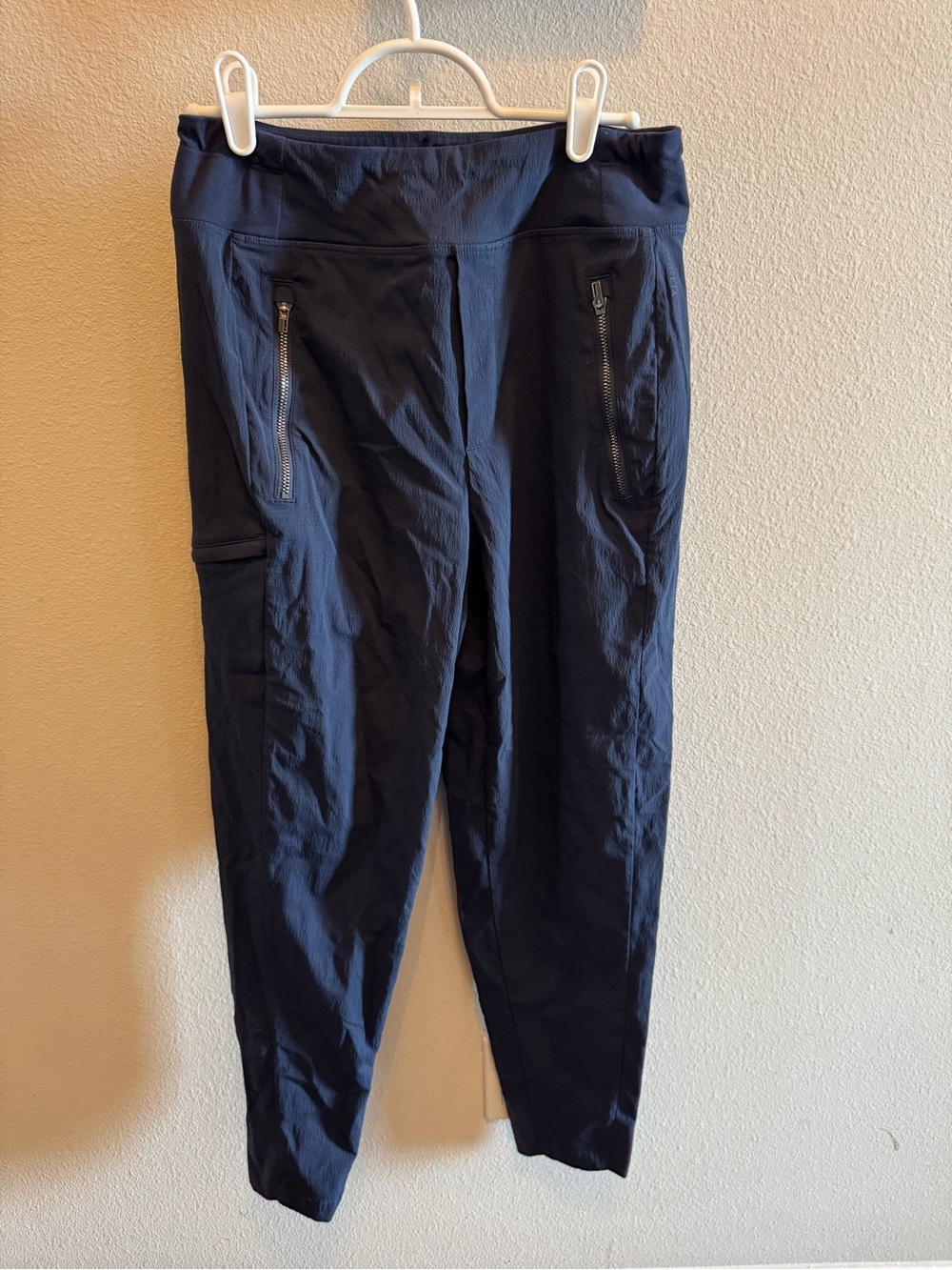 Athleta Navy Trekkie north joggers EUC 2